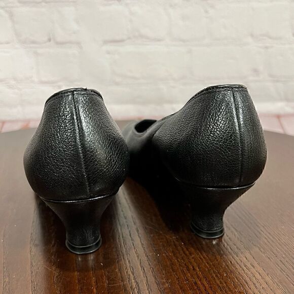 6.5 AA Saks fifth avenue Fenton last vintage kitten heel pumps in black. EUC - Picture 6 of 8